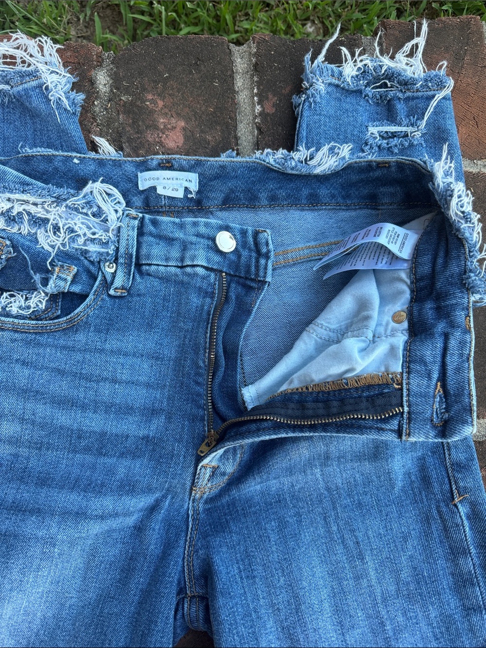 Good American high rise cropped distressed blue jeans size 8/29 - Picture 4 of 9